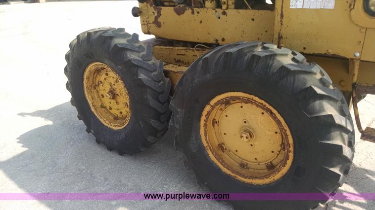 image for item G6574 1968 Caterpillar 112E motor grader