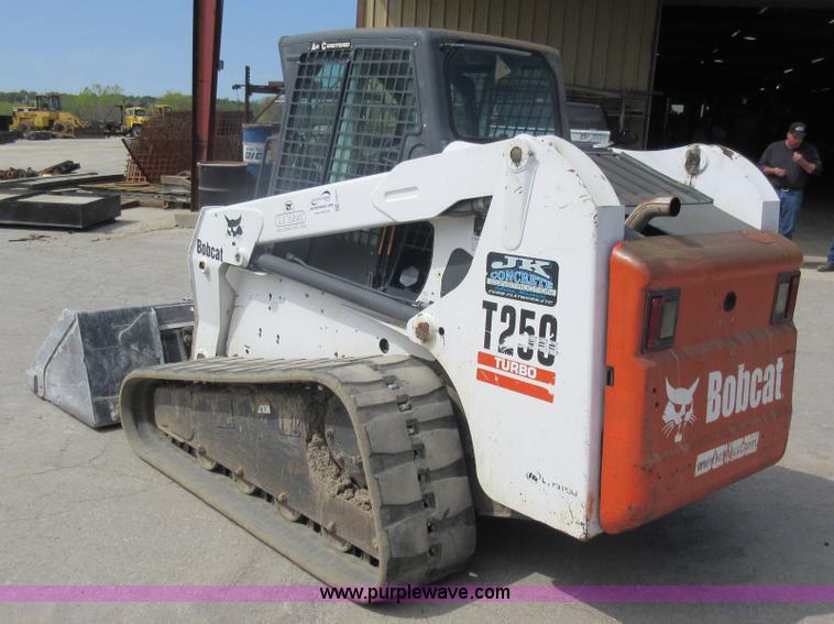 image for item G6577 2004 Bobcat T250 skid steer