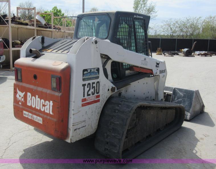 image for item G6577 2004 Bobcat T250 skid steer