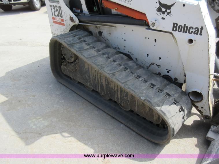 image for item G6577 2004 Bobcat T250 skid steer
