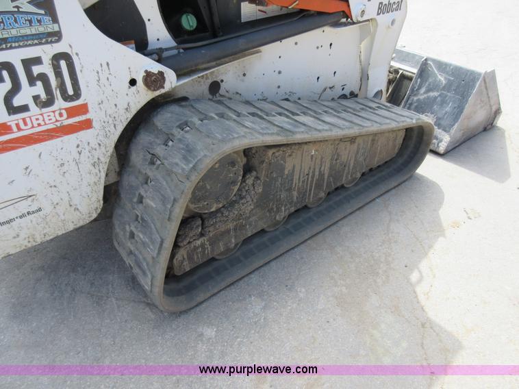 image for item G6577 2004 Bobcat T250 skid steer