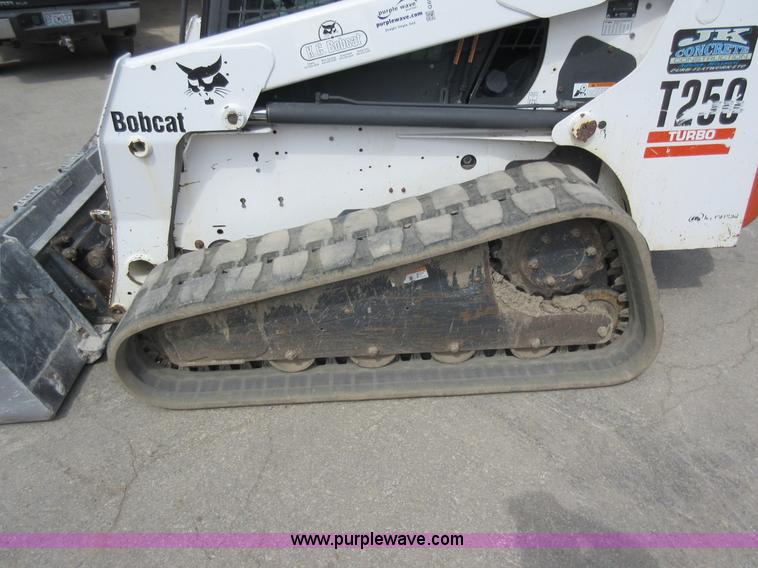 image for item G6577 2004 Bobcat T250 skid steer