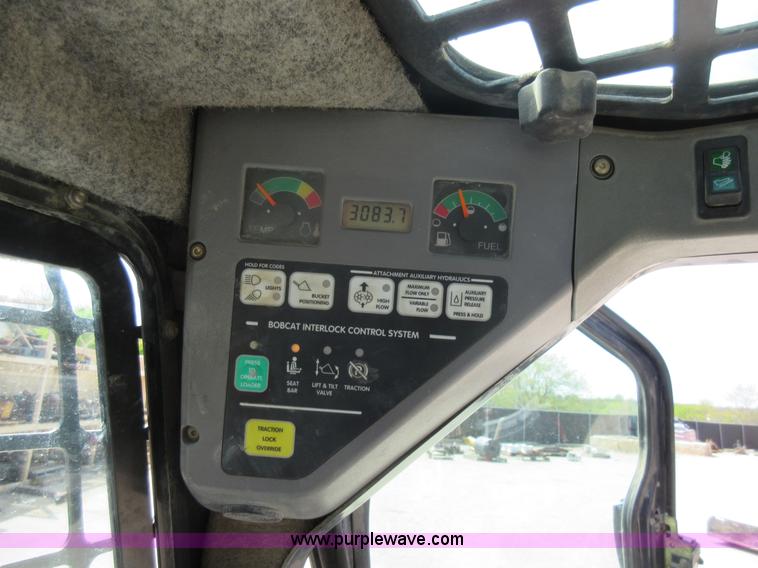 image for item G6577 2004 Bobcat T250 skid steer