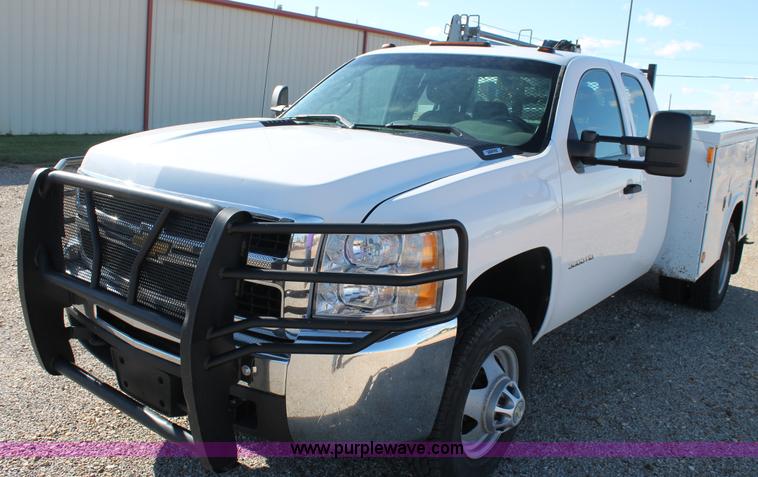 image for item H1507 2010 Chevrolet Silverado 3500 Ext. Cab utility truck with crane