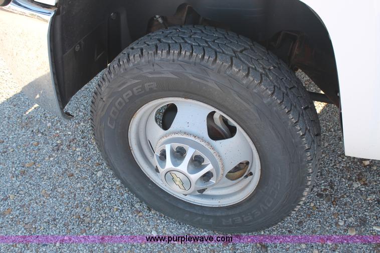 image for item H1507 2010 Chevrolet Silverado 3500 Ext. Cab utility truck with crane