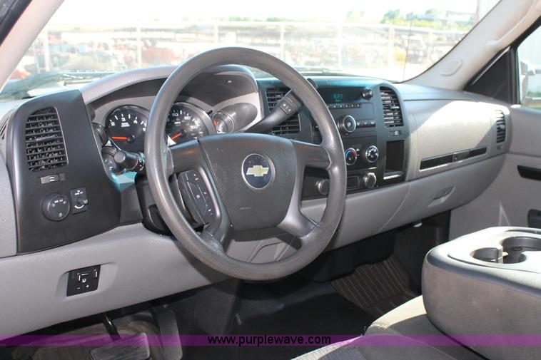 image for item H1507 2010 Chevrolet Silverado 3500 Ext. Cab utility truck with crane