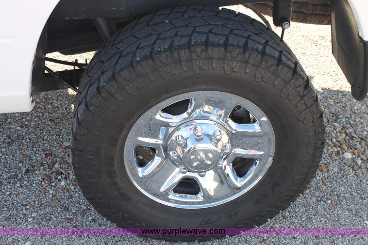 image for item H1508 2014 Dodge Ram 2500 Crew Cab pickup truck