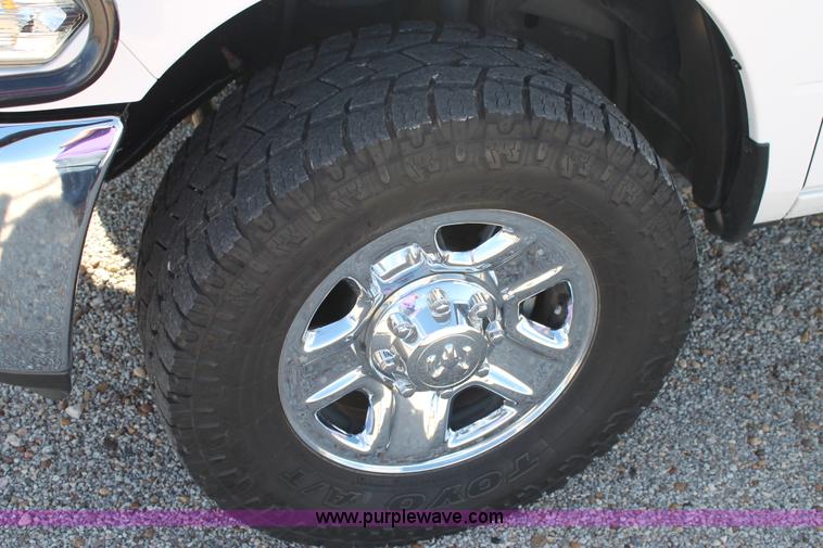 image for item H1508 2014 Dodge Ram 2500 Crew Cab pickup truck