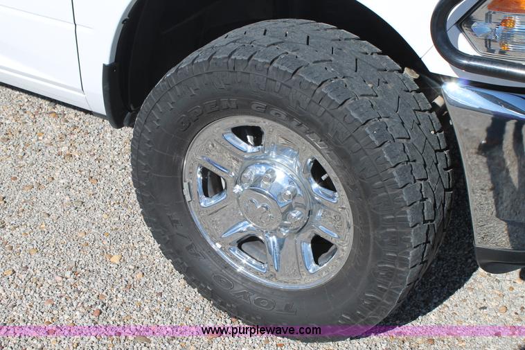 image for item H1508 2014 Dodge Ram 2500 Crew Cab pickup truck