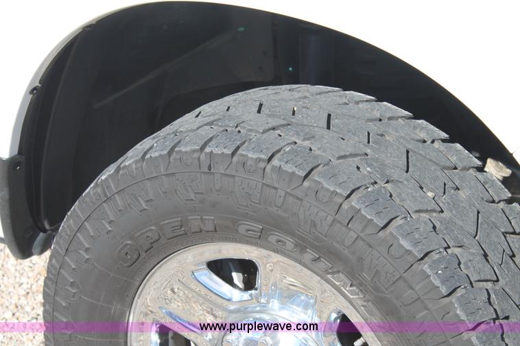 image for item H1508 2014 Dodge Ram 2500 Crew Cab pickup truck