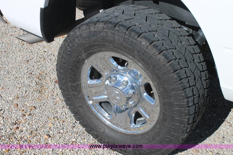 image for item H1508 2014 Dodge Ram 2500 Crew Cab pickup truck