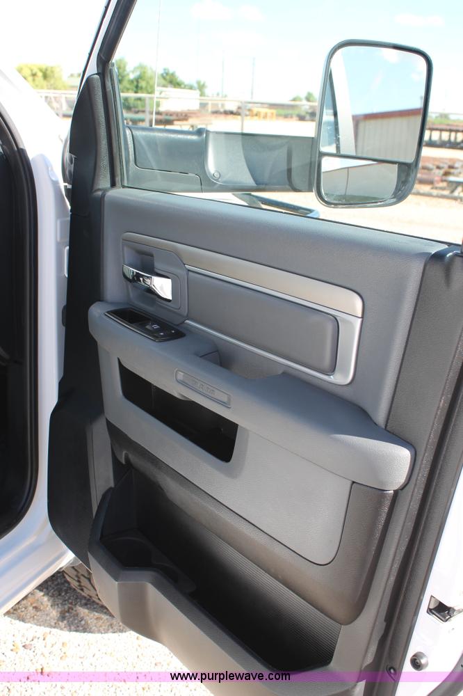 image for item H1508 2014 Dodge Ram 2500 Crew Cab pickup truck