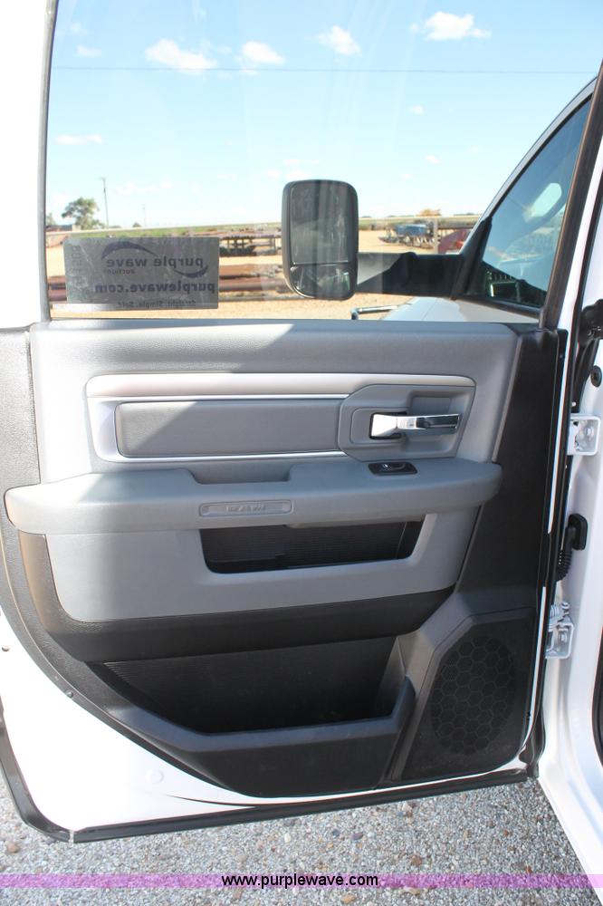 image for item H1508 2014 Dodge Ram 2500 Crew Cab pickup truck