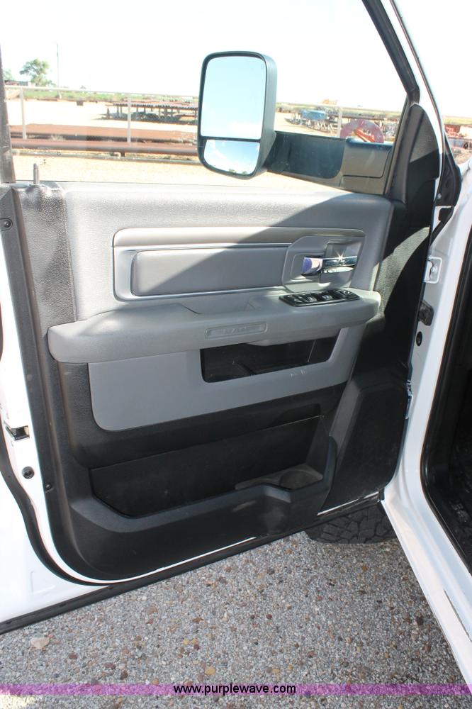 image for item H1508 2014 Dodge Ram 2500 Crew Cab pickup truck