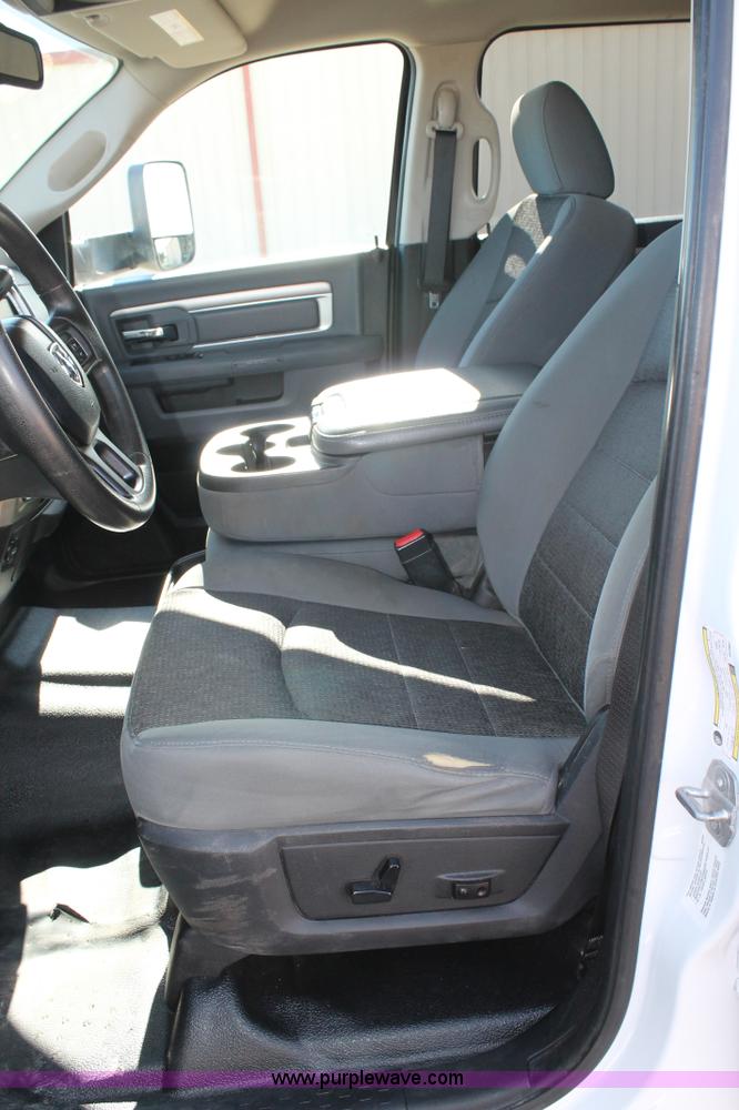 image for item H1508 2014 Dodge Ram 2500 Crew Cab pickup truck