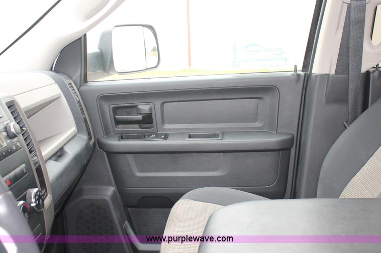 image for item H1509 2011 Dodge Ram 2500 Crew Cab pickup truck