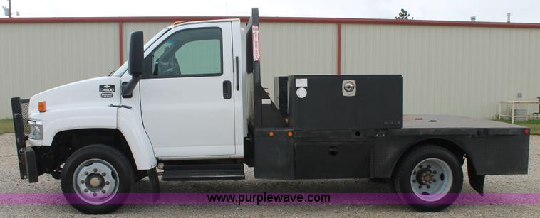 image for item H1510 2008 Chevrolet C4500 flatbed truck