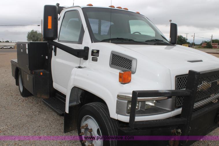 image for item H1510 2008 Chevrolet C4500 flatbed truck