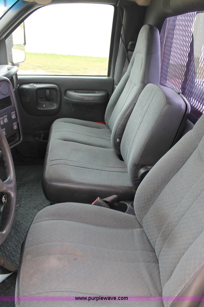 image for item H1510 2008 Chevrolet C4500 flatbed truck