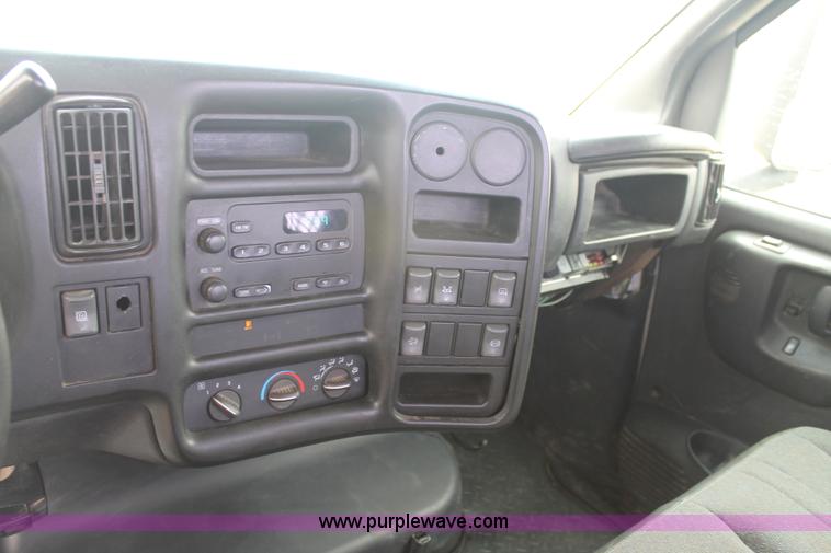 image for item H1510 2008 Chevrolet C4500 flatbed truck