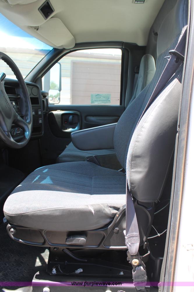 image for item H1512 2008 GMC C5500 box truck