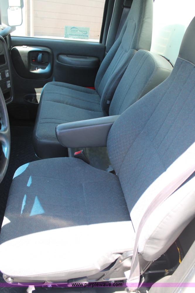 image for item H1512 2008 GMC C5500 box truck