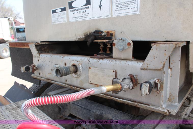 image for item H2664 1985 Freuhauf aluminum end dump trailer