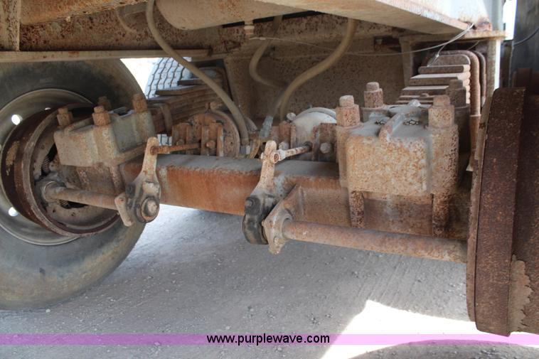 image for item H2664 1985 Freuhauf aluminum end dump trailer