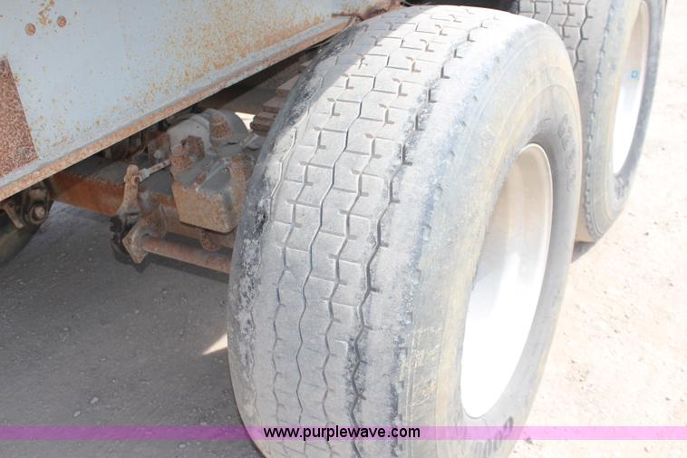 image for item H2664 1985 Freuhauf aluminum end dump trailer