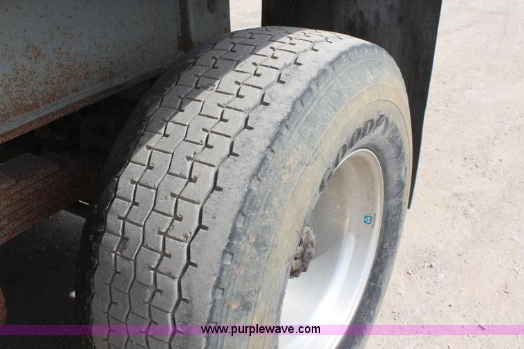 image for item H2664 1985 Freuhauf aluminum end dump trailer