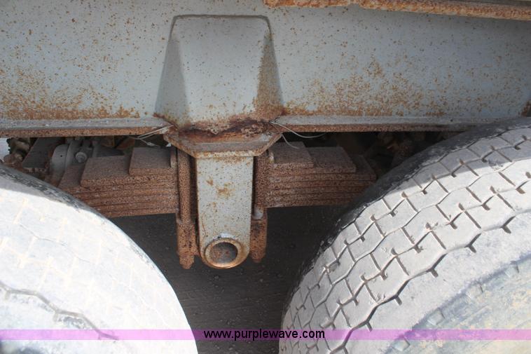 image for item H2664 1985 Freuhauf aluminum end dump trailer