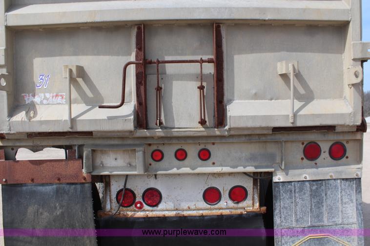 image for item H2664 1985 Freuhauf aluminum end dump trailer