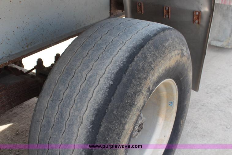 image for item H2664 1985 Freuhauf aluminum end dump trailer