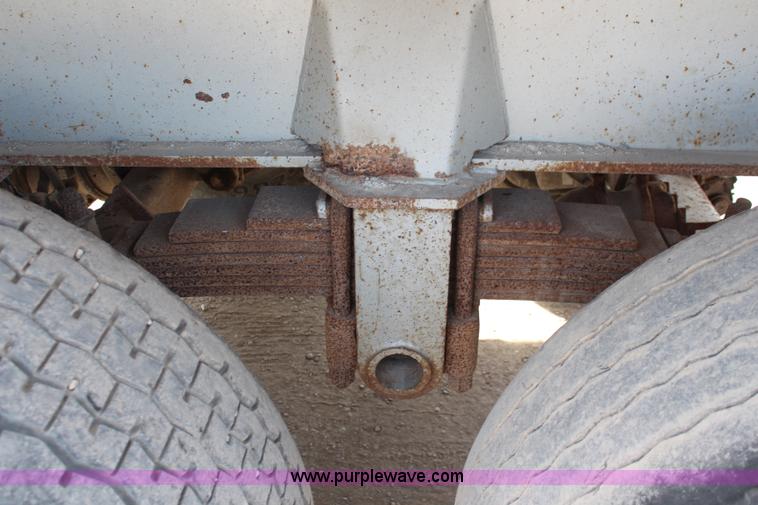 image for item H2664 1985 Freuhauf aluminum end dump trailer