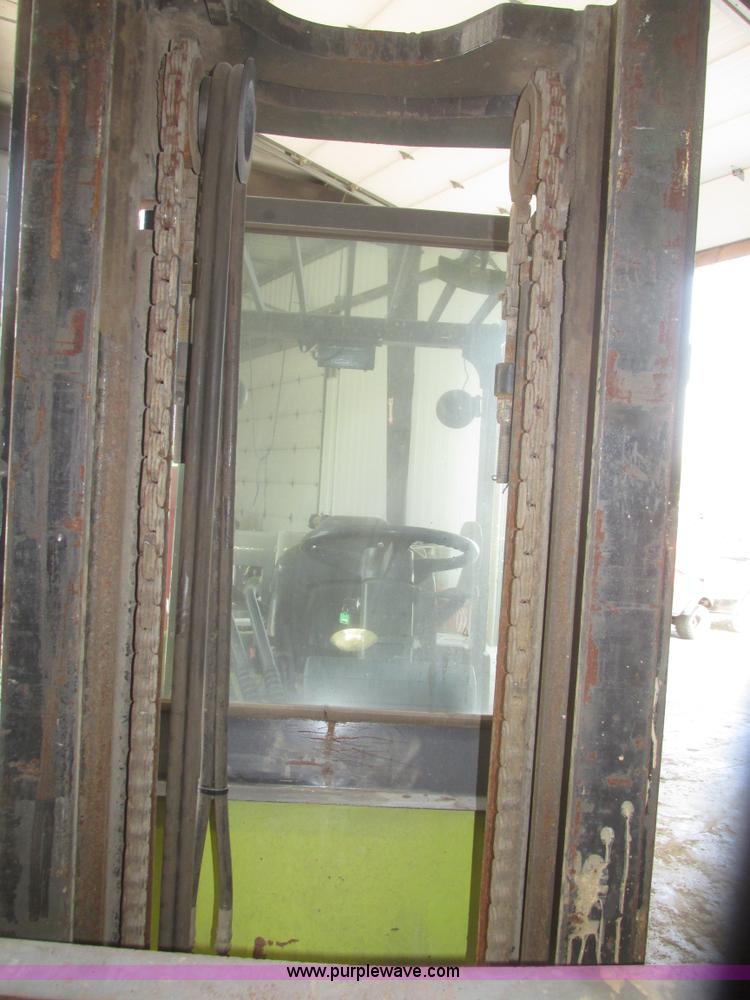 image for item H4655 Clark CGP30 forklift