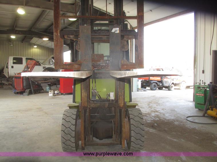 image for item H4655 Clark CGP30 forklift