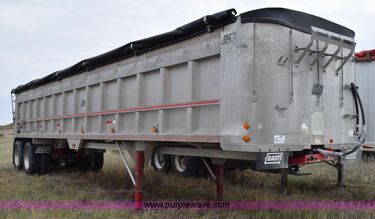 image for item H5123 1990 East end dump trailer