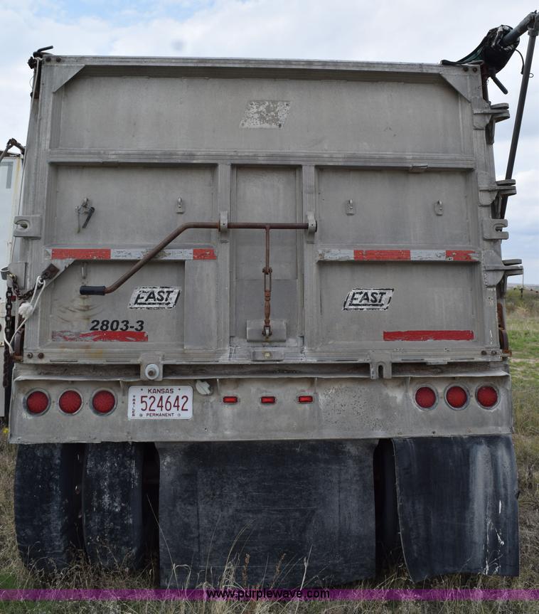 image for item H5123 1990 East end dump trailer