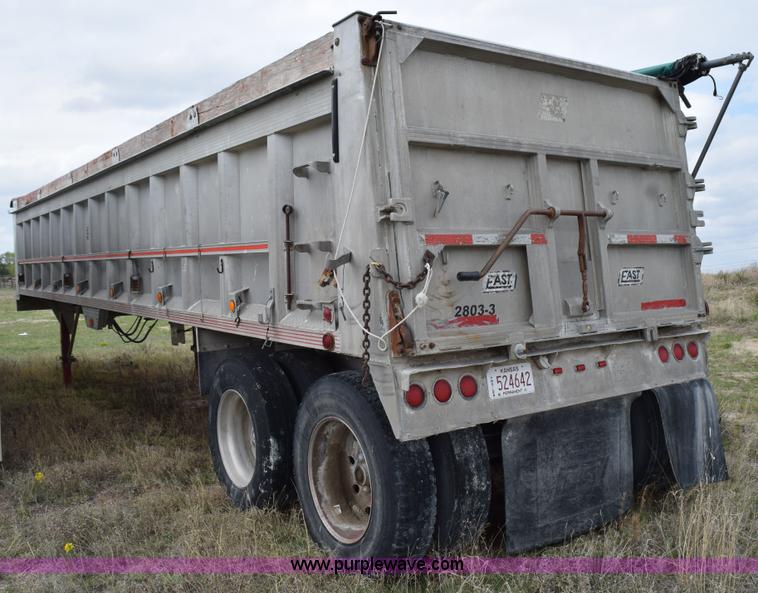 image for item H5123 1990 East end dump trailer