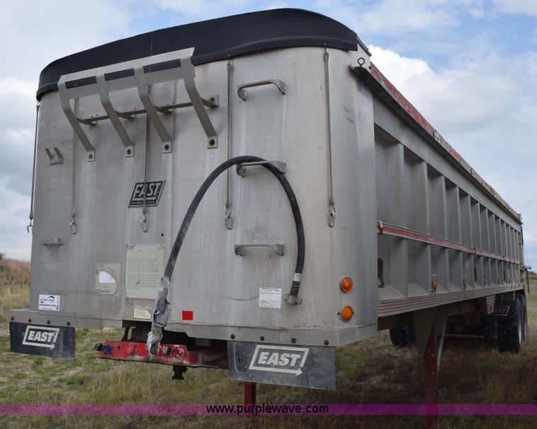 image for item H5123 1990 East end dump trailer