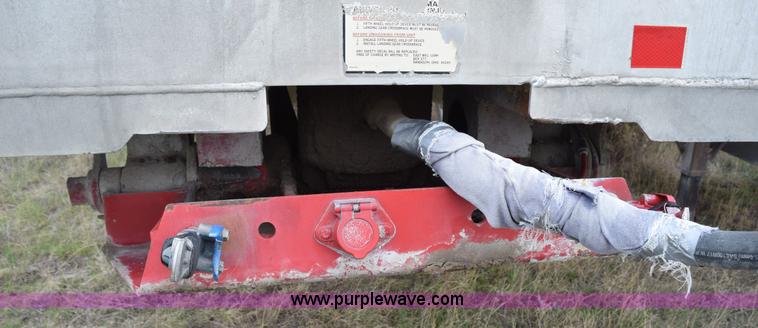 image for item H5123 1990 East end dump trailer