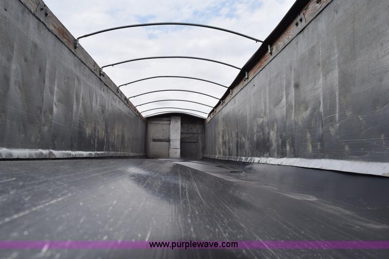 image for item H5123 1990 East end dump trailer