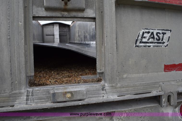 image for item H5123 1990 East end dump trailer