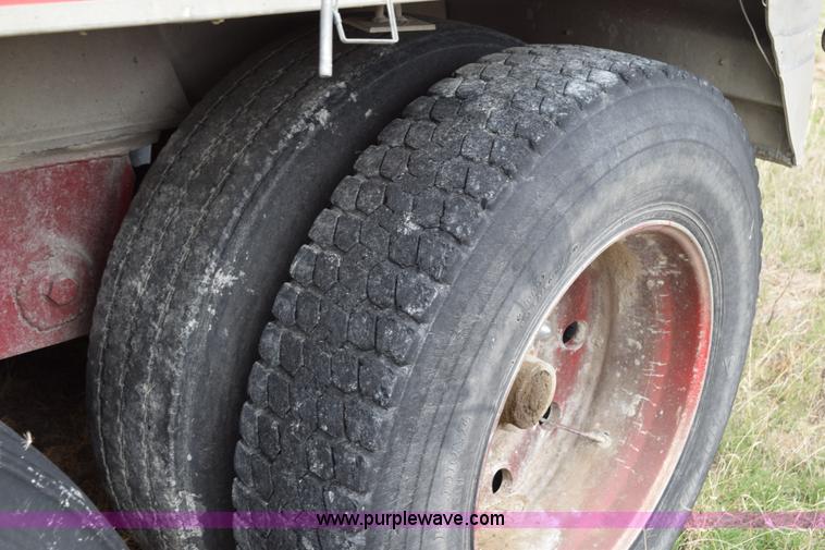 image for item H5123 1990 East end dump trailer