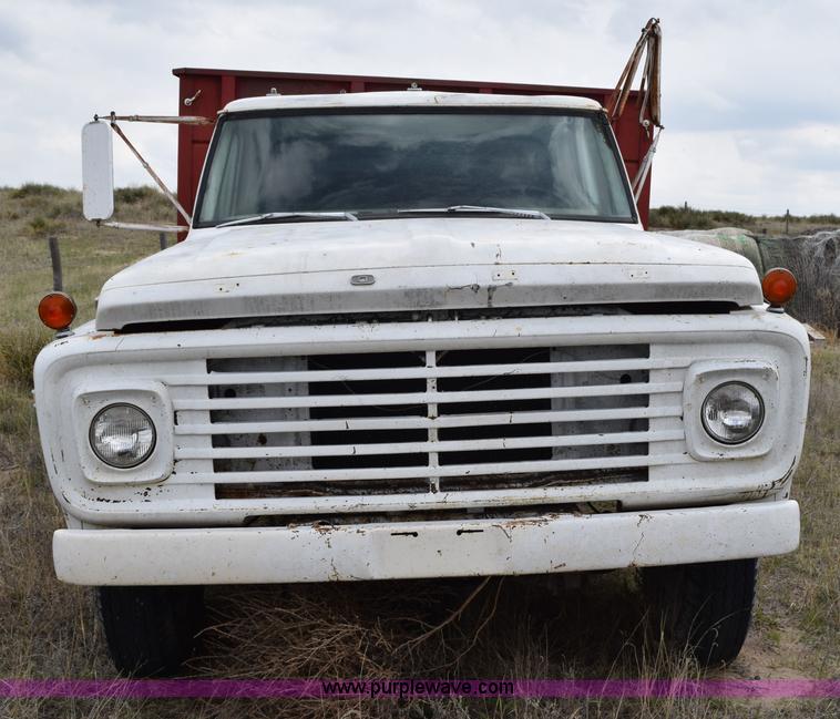 image for item H5125 1968 Ford F600 dump truck