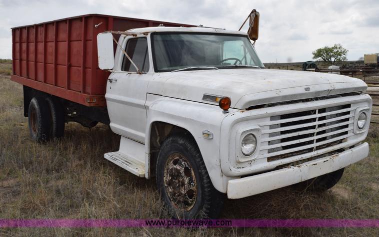 image for item H5125 1968 Ford F600 dump truck