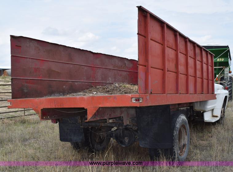 image for item H5125 1968 Ford F600 dump truck