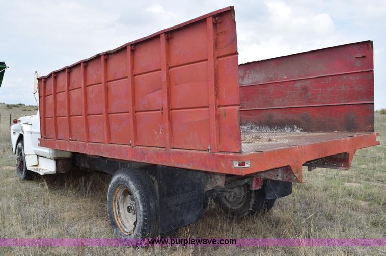 image for item H5125 1968 Ford F600 dump truck