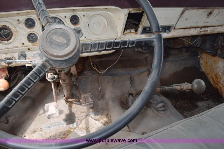 image for item H5125 1968 Ford F600 dump truck