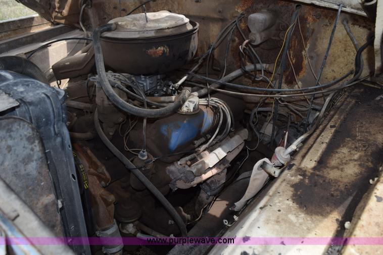 image for item H5125 1968 Ford F600 dump truck